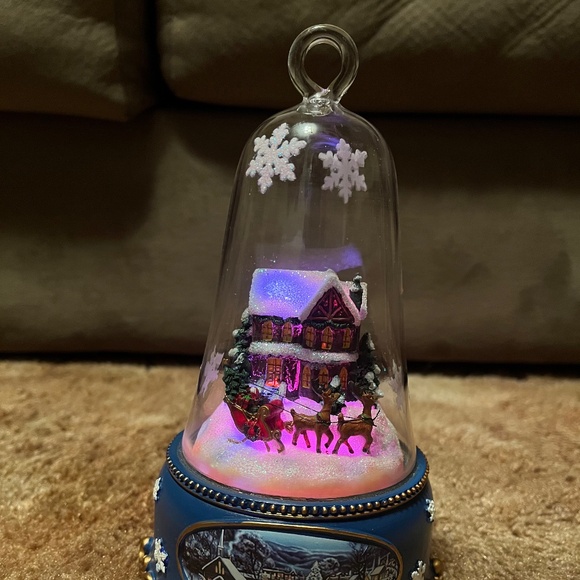 Musical Christmas Decor - Picture 3 of 9